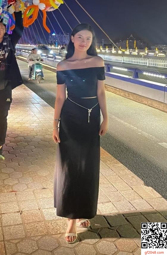 同济大学嘉定校区高知反差美女露脸性爱，在楼道直接后入丝袜狗链上位猛坐，无水印原版22V