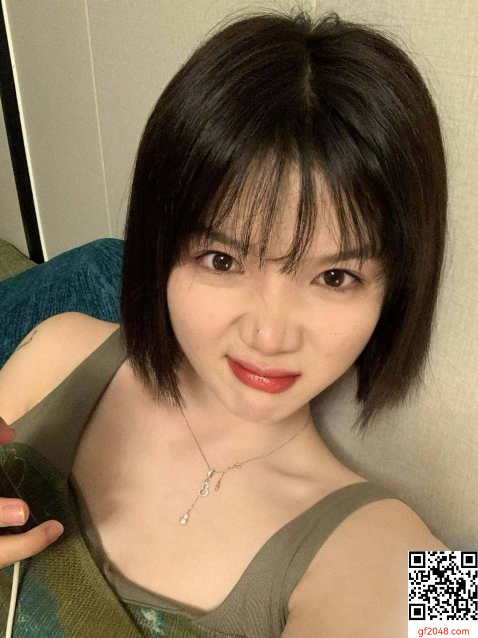 贵州六盘水漂亮的小姐姐居家和男朋友不雅视频流出，露脸爽的啊啊呻吟 (7V)