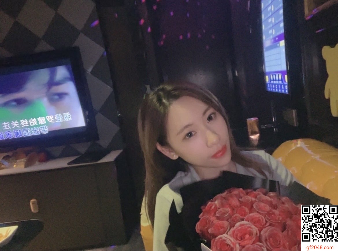 泄密流出武汉美女程昕菲和猥琐胖男友玩SM自拍高清无水印原版（9V)