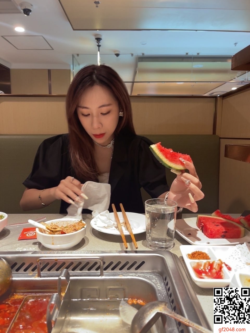 泄密流出武汉美女程昕菲和猥琐胖男友玩SM自拍高清无水印原版（9V)