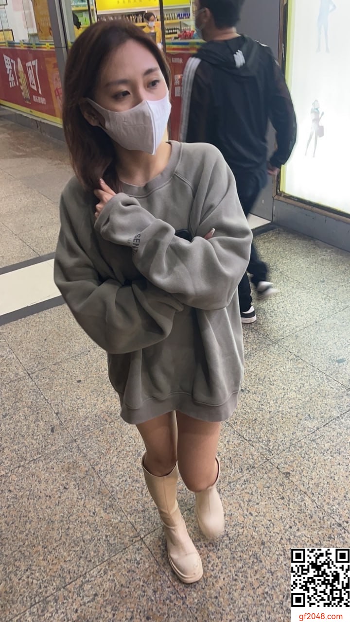 泄密流出武汉美女程昕菲和猥琐胖男友玩SM自拍高清无水印原版（9V)