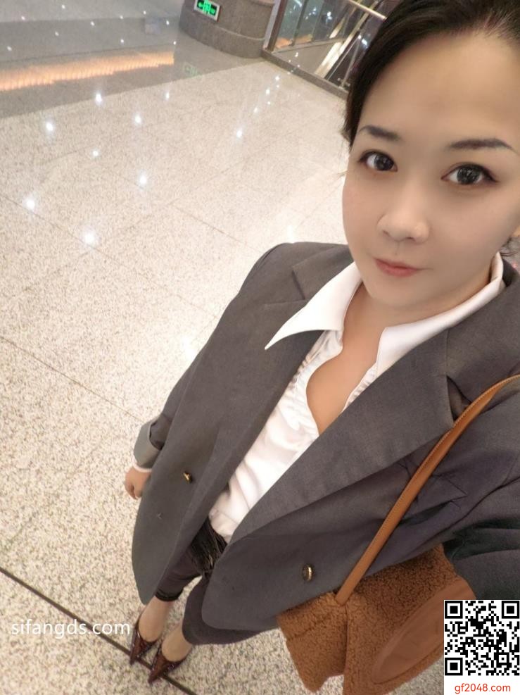 2026年7月最新，【抖音福利】，北京44岁极品御姐，20万粉丝，【萌姨】，老A8的魅力真大，风情万种啪啪露出(12V)